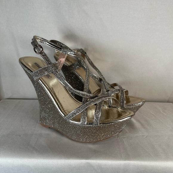 Shoes - Elegant Silver Glitter Wedge Sandals